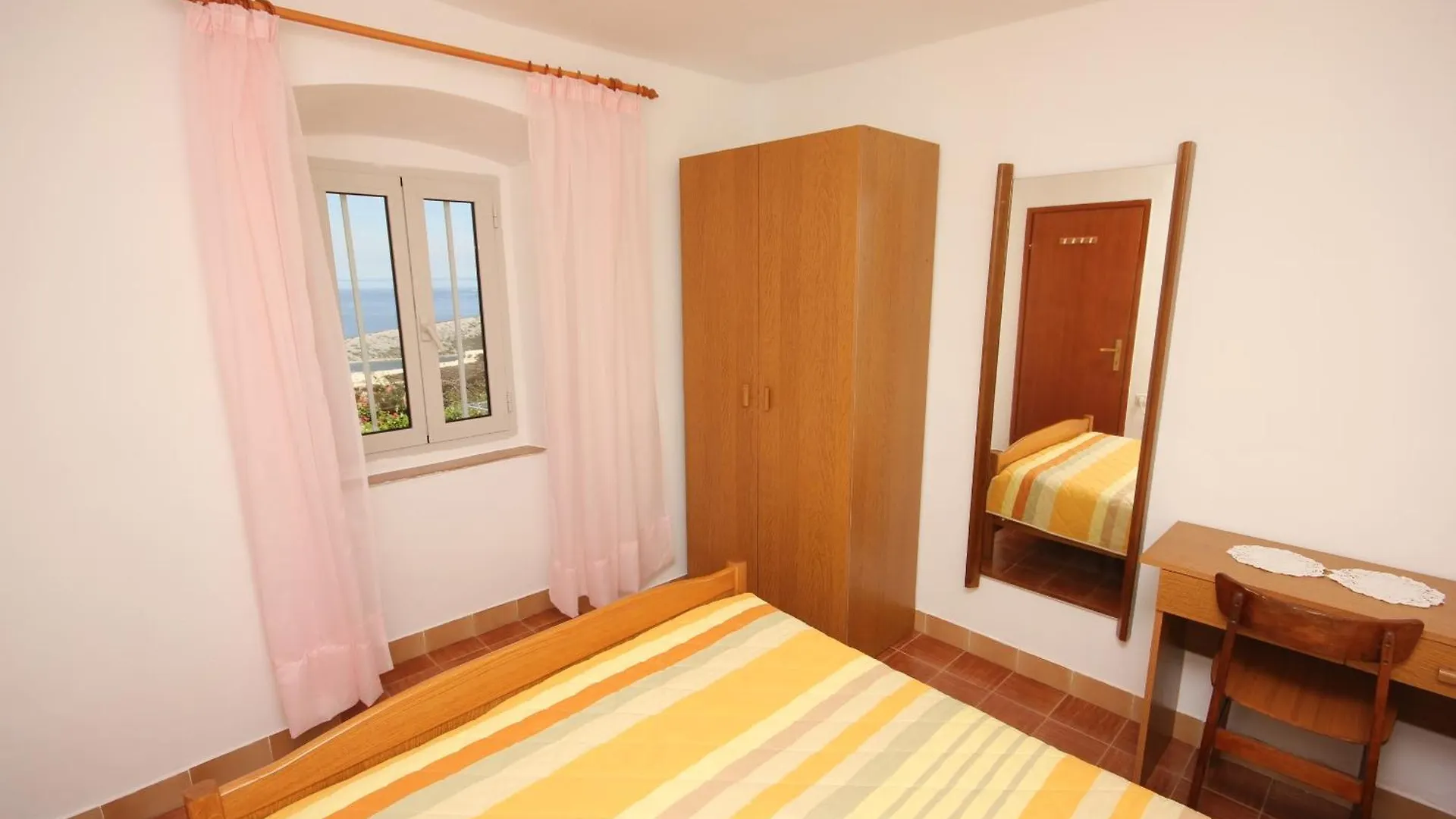 Holiday House With Wifi Ustrine, Cres - 8037 Tatil Evi
